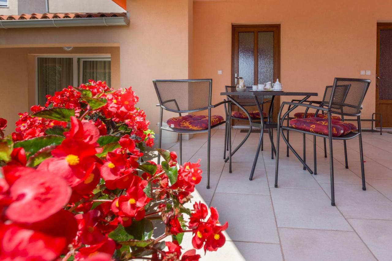 Veruda Apartments Petra Near Beach מראה חיצוני תמונה