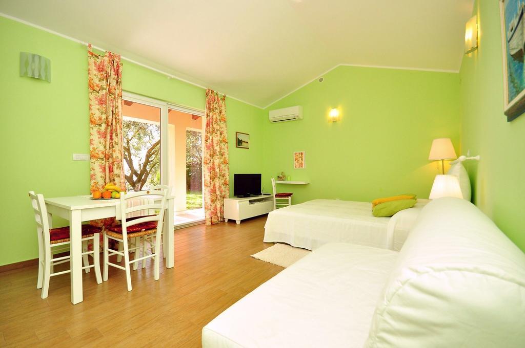 Veruda Apartments Petra Near Beach מראה חיצוני תמונה