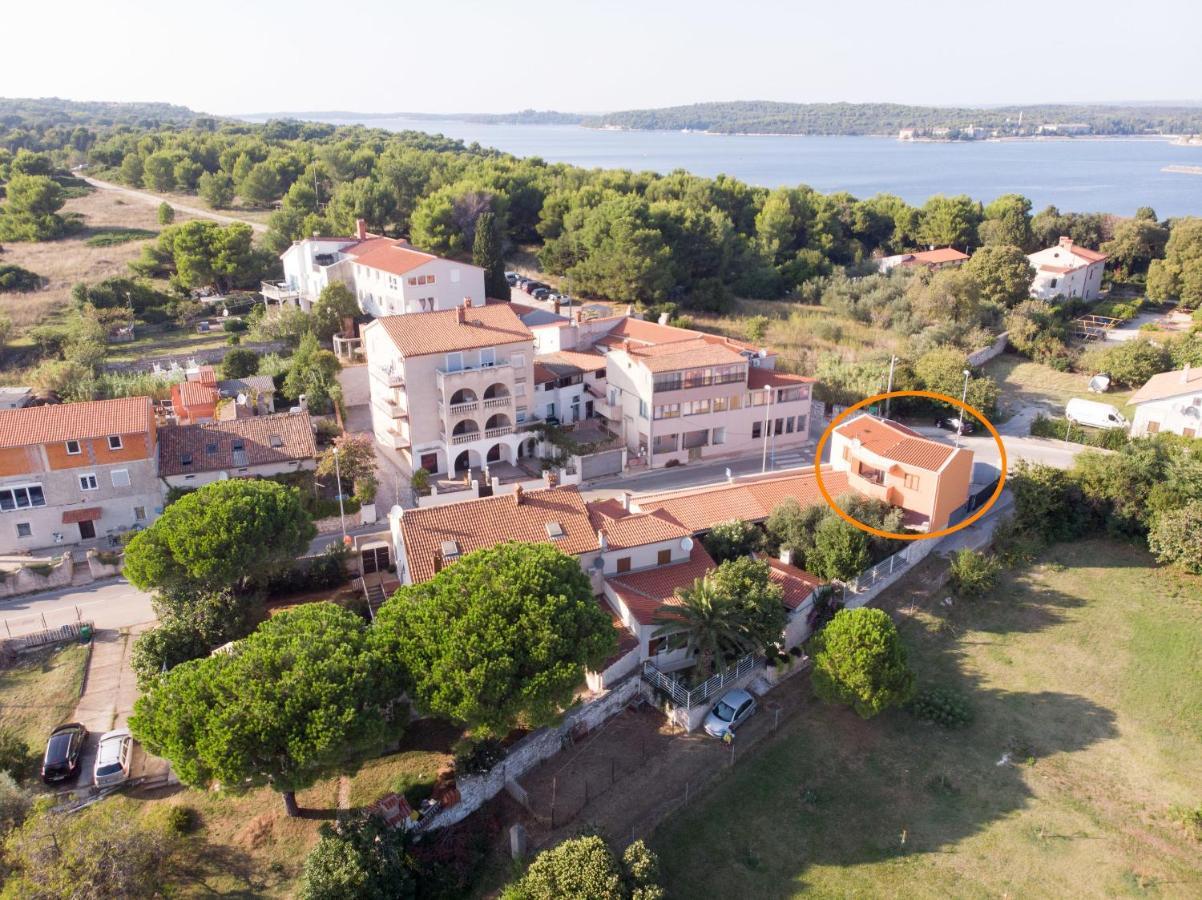 Veruda Apartments Petra Near Beach מראה חיצוני תמונה